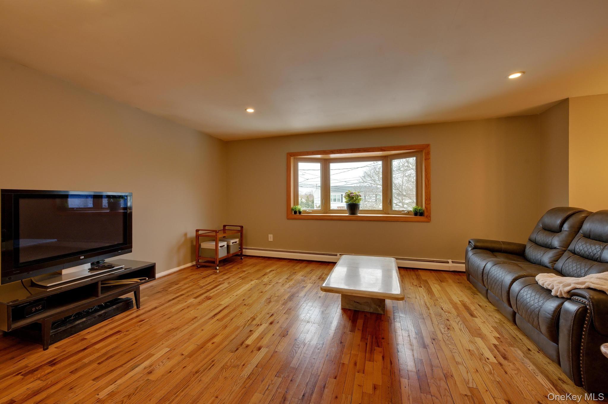 #5 photo, 15 Snapper Court, מחוז סאפוק Lindenhurst , NY 11757