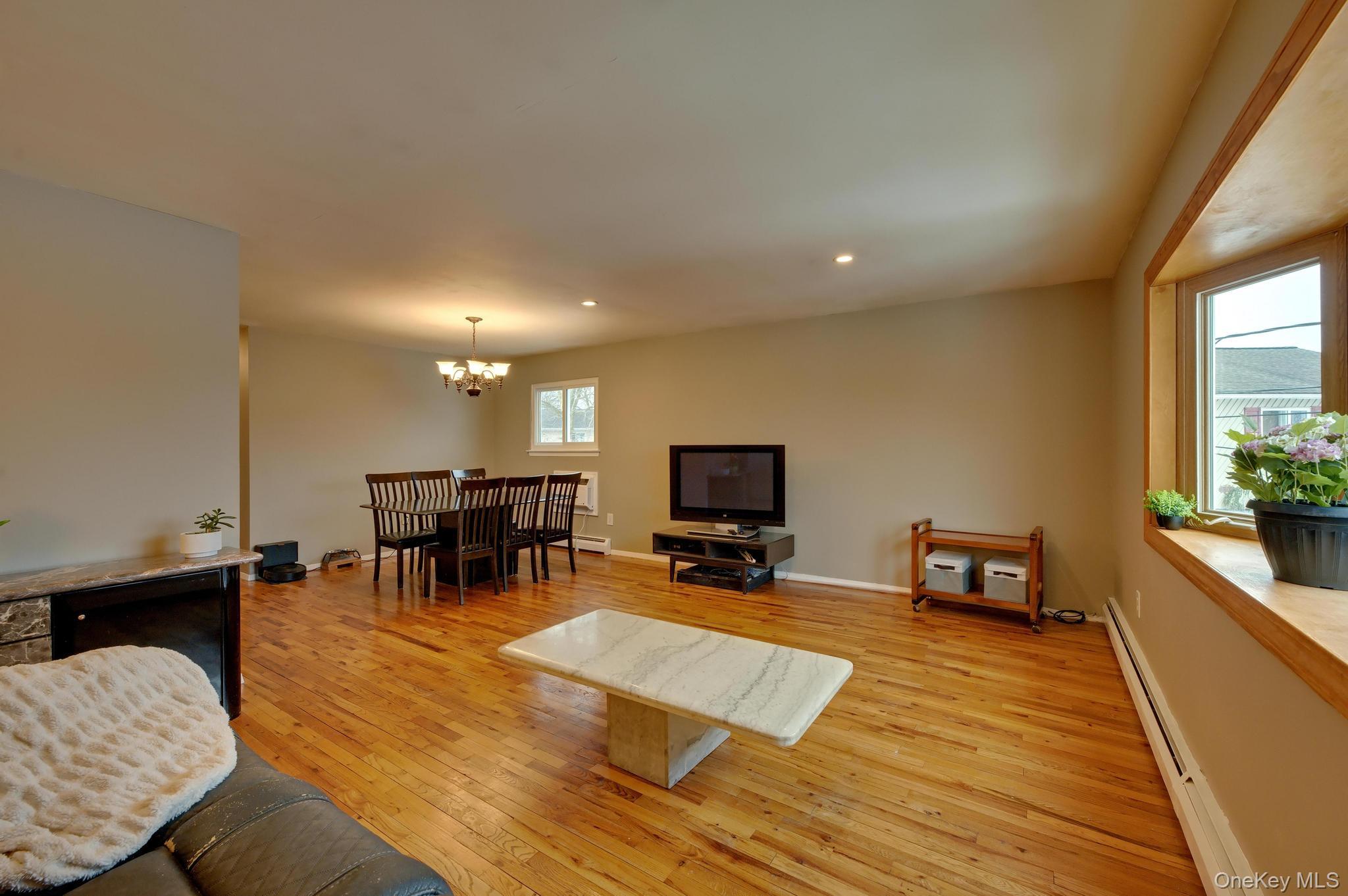 #8 photo, 15 Snapper Court, מחוז סאפוק Lindenhurst , NY 11757