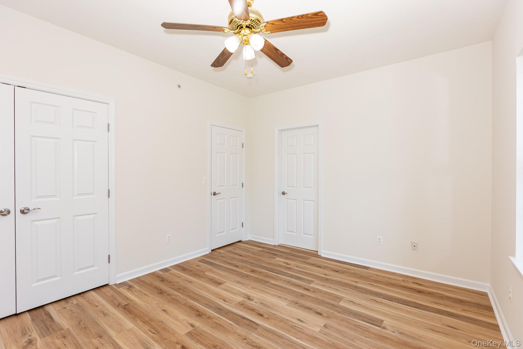 #10 photo, 975 Main Street, सफ़ोक काउंटी Farmingdale , NY 11735