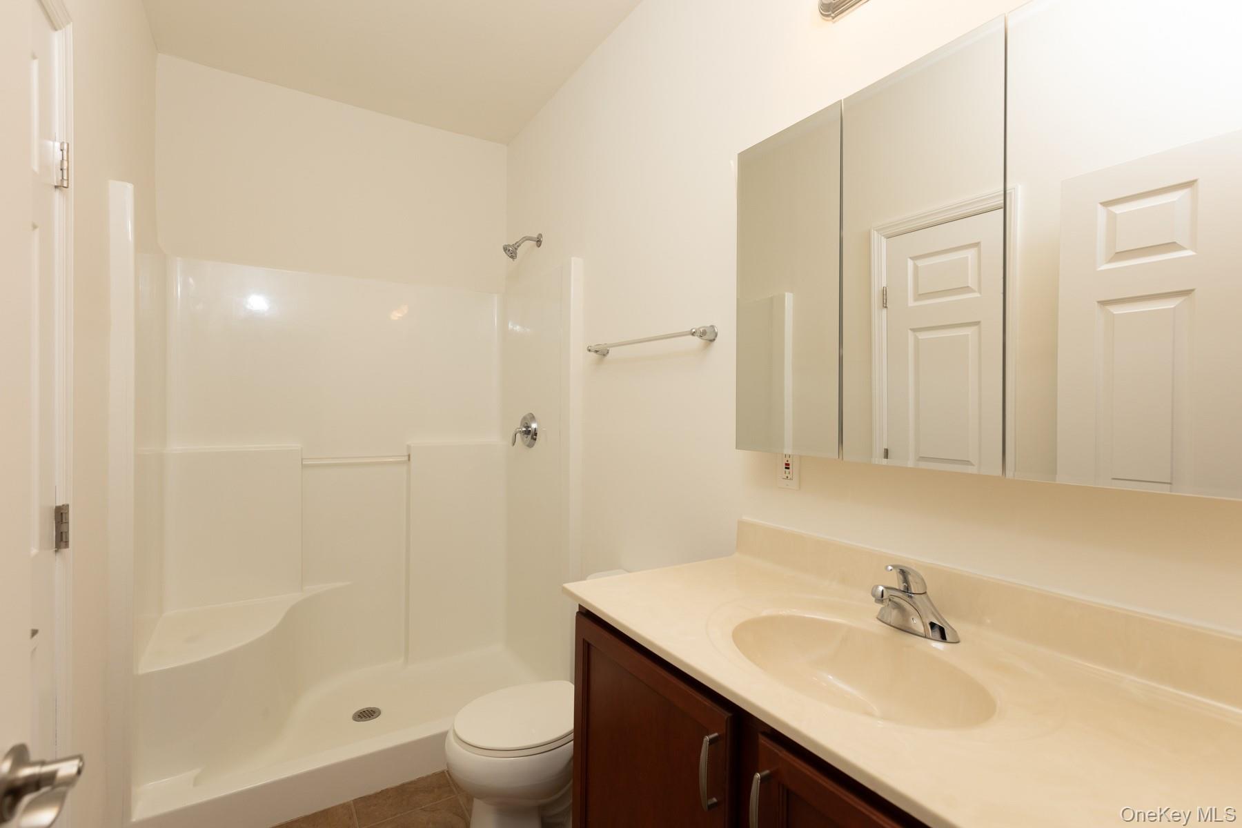 #14 photo, 975 Main Street, सफ़ोक काउंटी Farmingdale , NY 11735