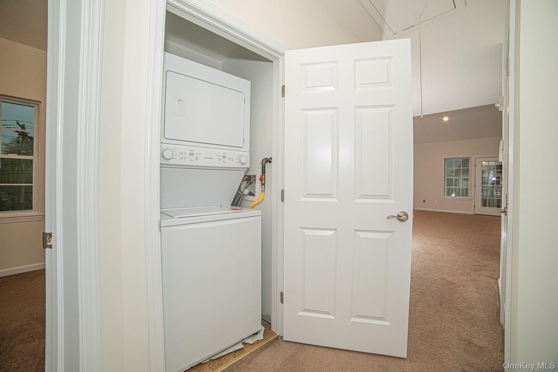 #2 photo, 975 Main Street, सफ़ोक काउंटी Farmingdale , NY 11735