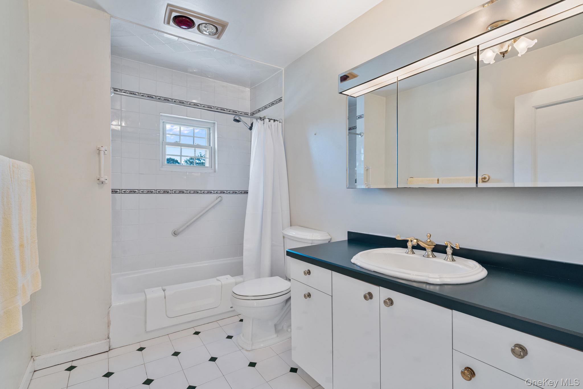 #16 photo, 29 Summit Avenue, Lynbrook , NY 11563