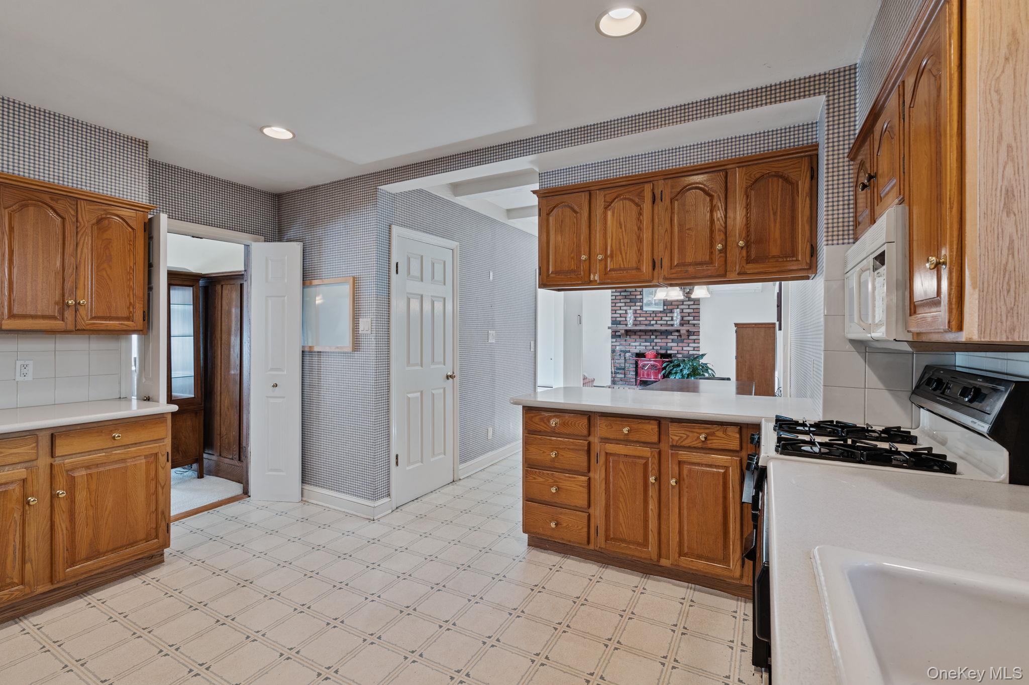 #9 photo, 29 Summit Avenue, Lynbrook , NY 11563