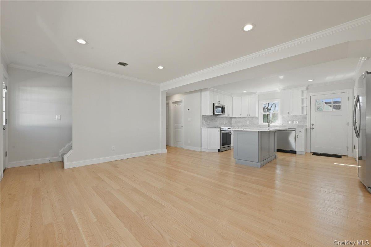 #12 photo, 38 Bobolink Lane, ناسو Levittown , NY 11756