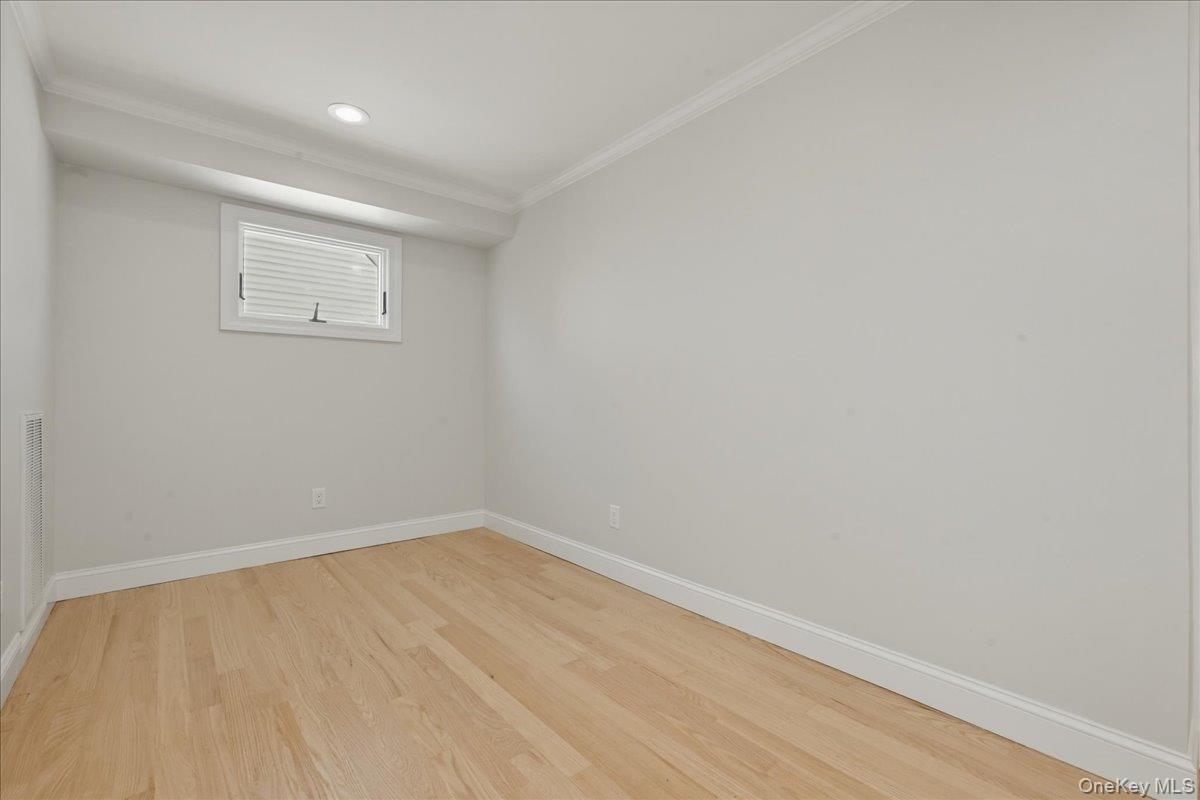 #13 photo, 38 Bobolink Lane, ناسو Levittown , NY 11756