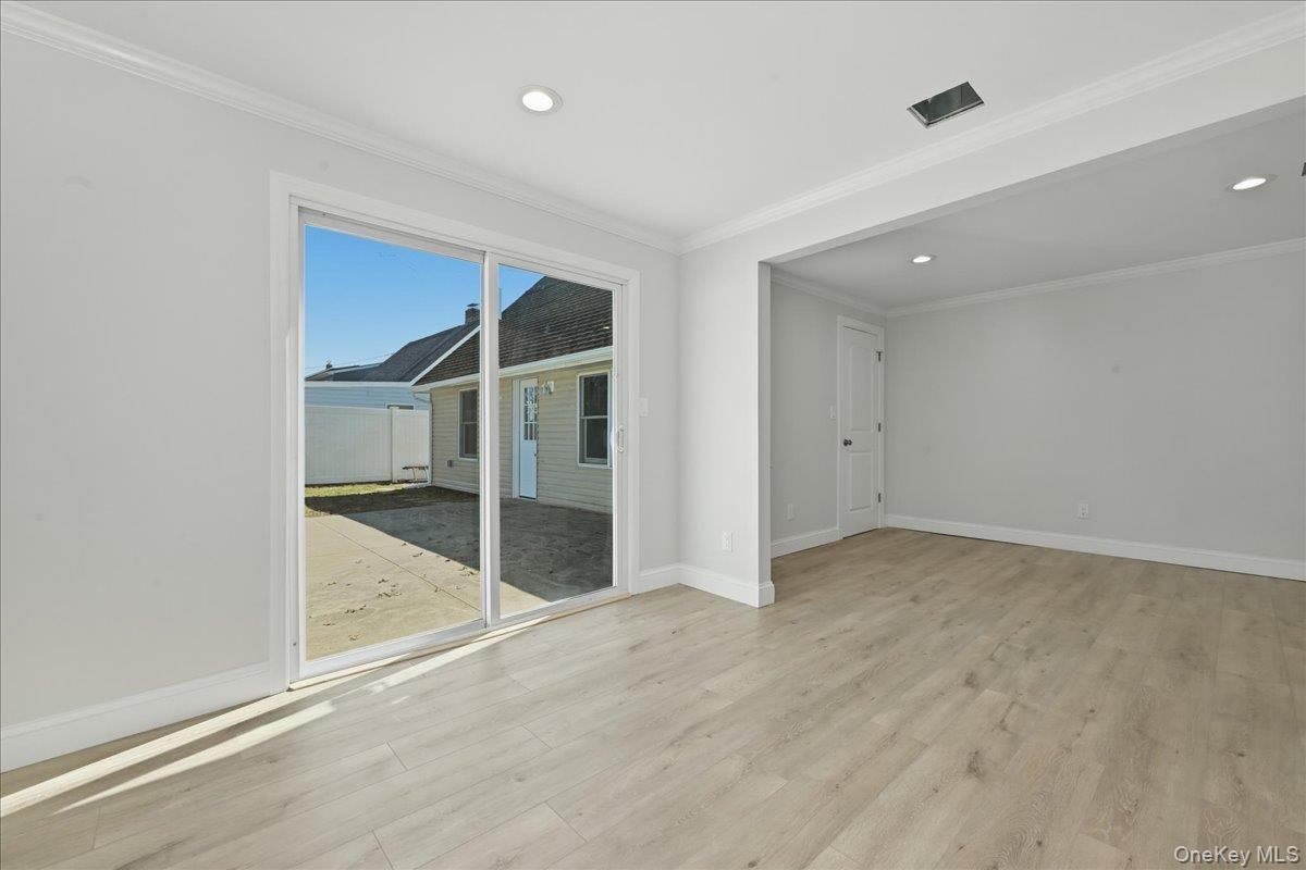 #16 photo, 38 Bobolink Lane, ناسو Levittown , NY 11756