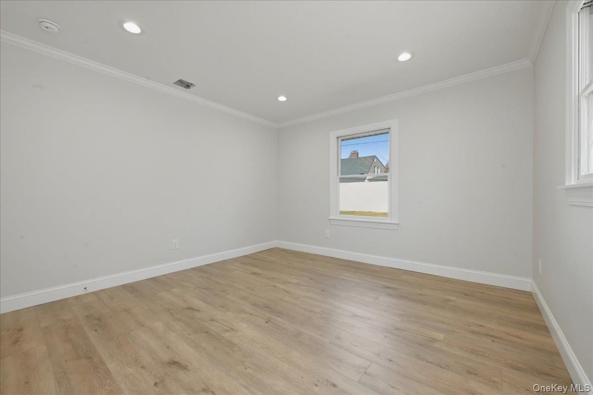 #20 photo, 38 Bobolink Lane, ناسو Levittown , NY 11756