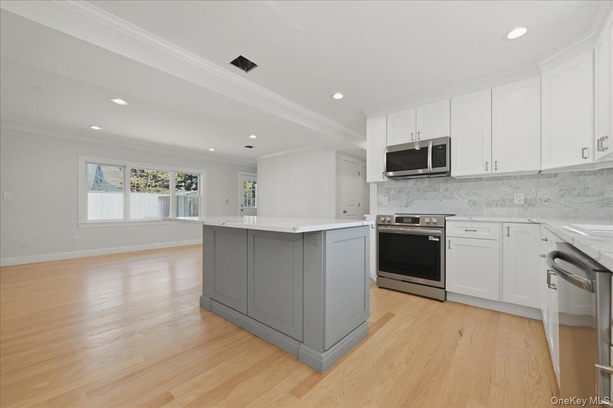 #4 photo, 38 Bobolink Lane, ناسو Levittown , NY 11756