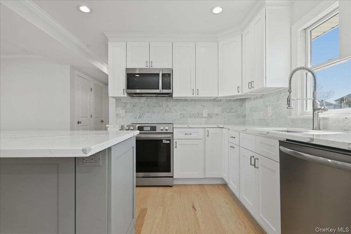 #5 photo, 38 Bobolink Lane, ناسو Levittown , NY 11756