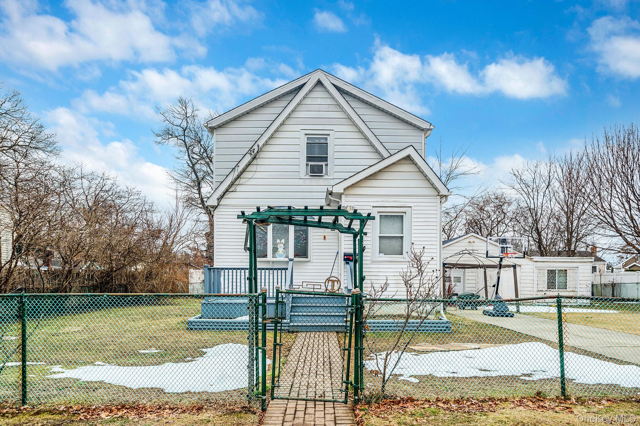 #1 photo, 180 25th Street, 東長島 Copiague , NY 11726