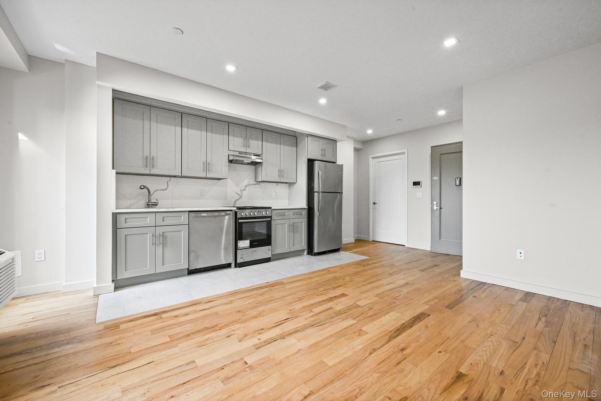 #14 photo, 444 Graham Avenue, Brooklyn , NY 11211