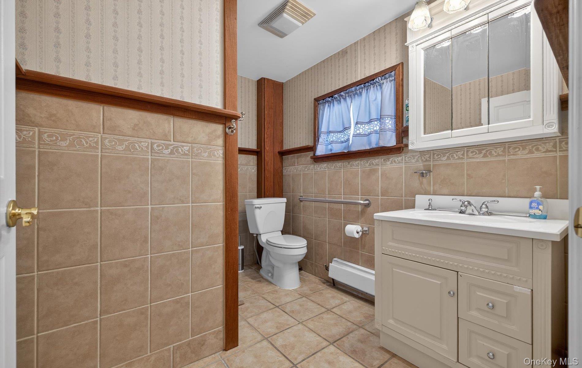 #13 photo, 3992 William Street, Нассау ‖ Seaford , NY 11783