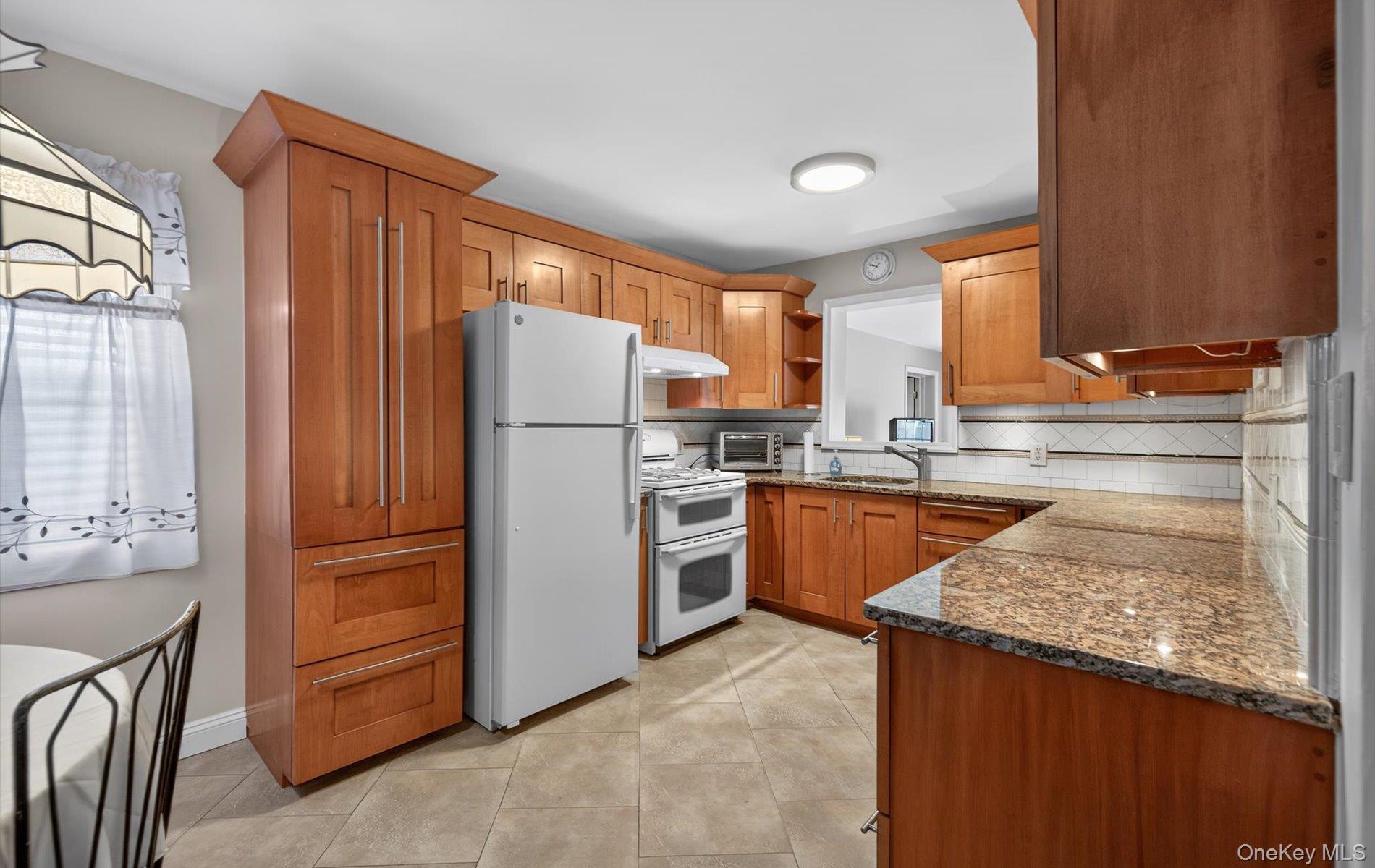 #5 photo, 3992 William Street, Нассау ‖ Seaford , NY 11783