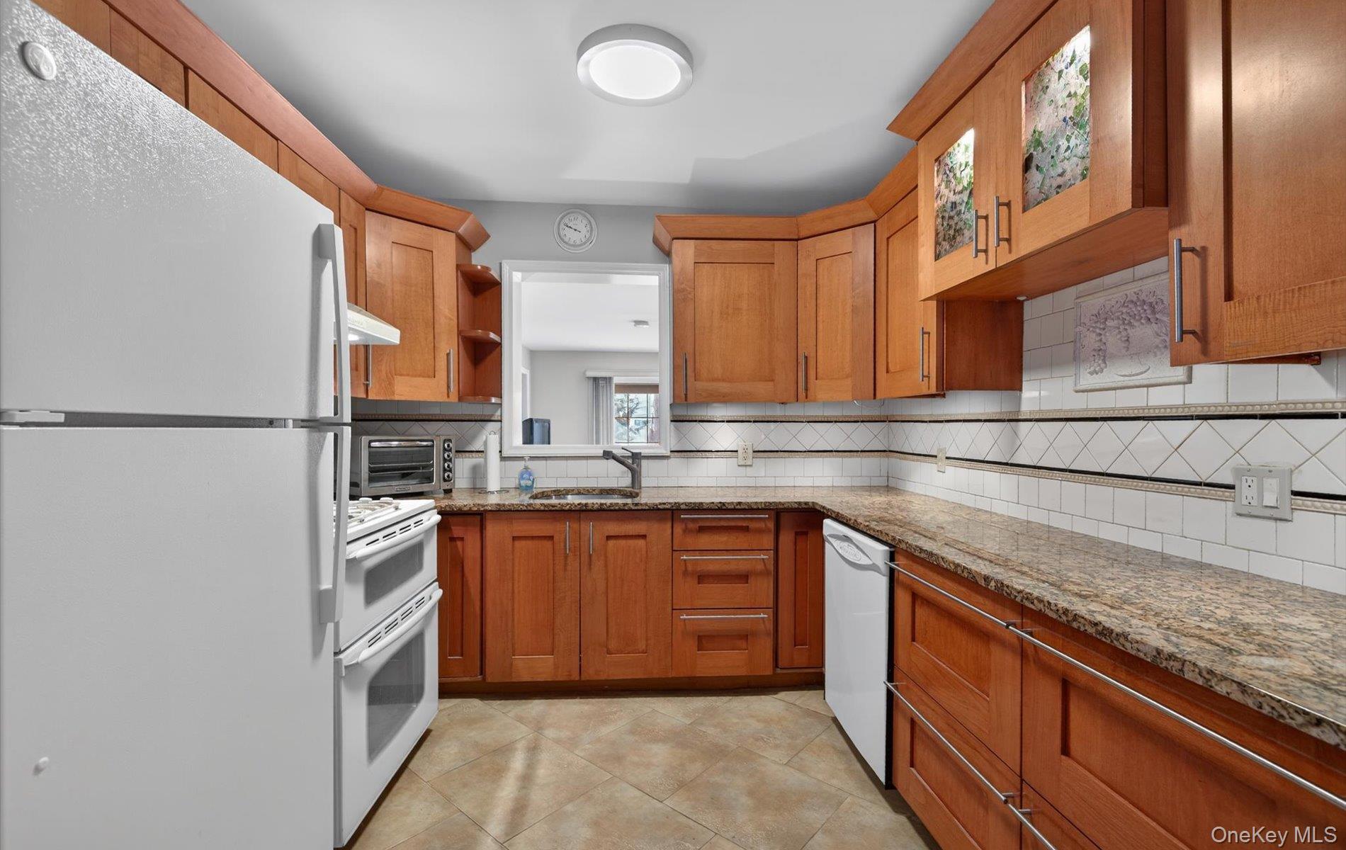 #6 photo, 3992 William Street, Нассау ‖ Seaford , NY 11783