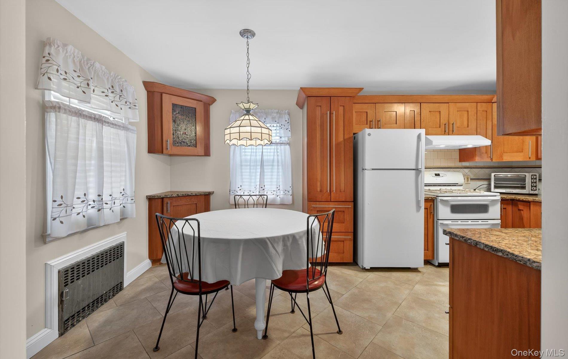 #7 photo, 3992 William Street, Нассау ‖ Seaford , NY 11783