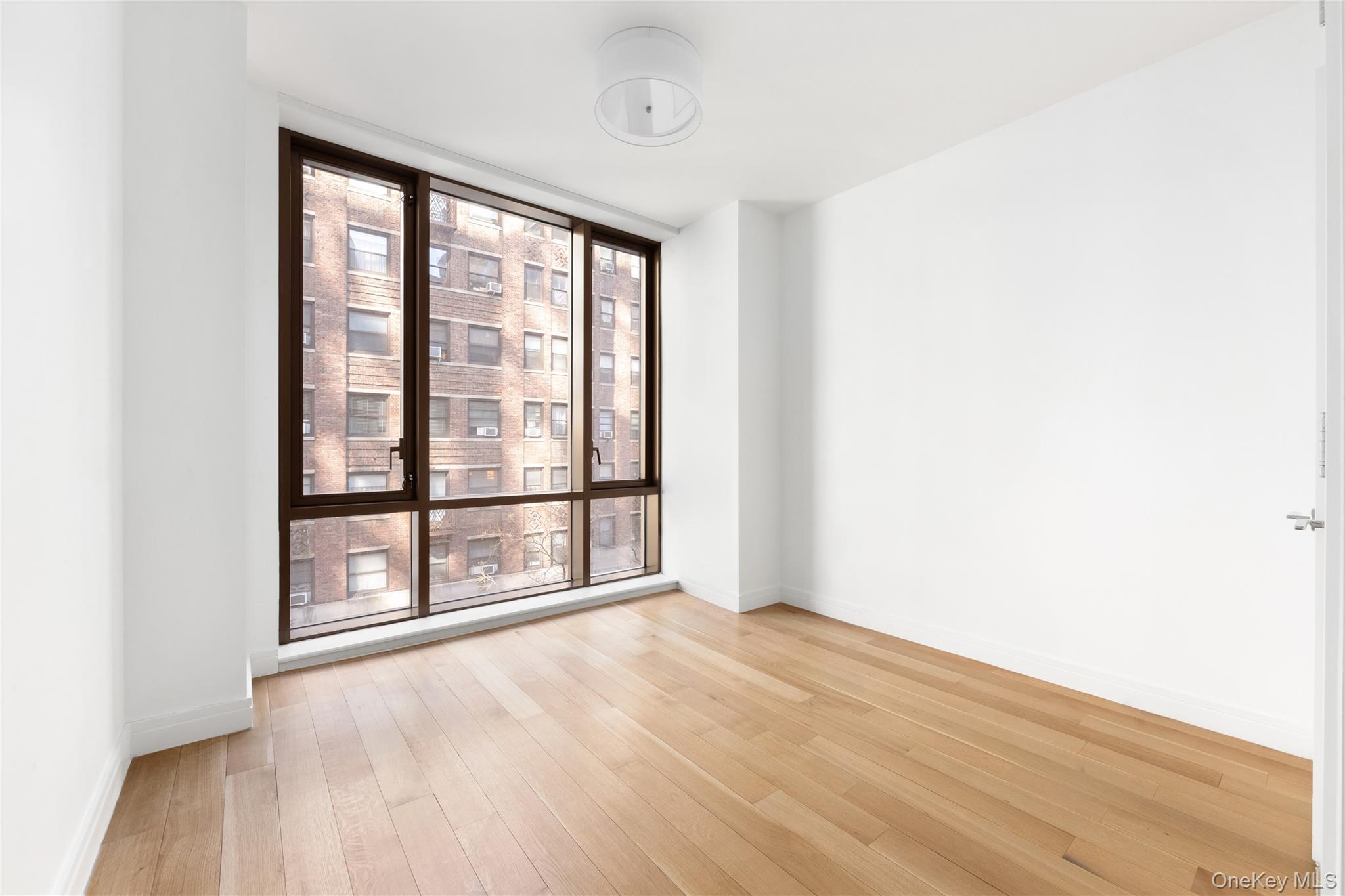 #4 photo, 230 E 20th Street, New York (Manhattan) , NY 10003