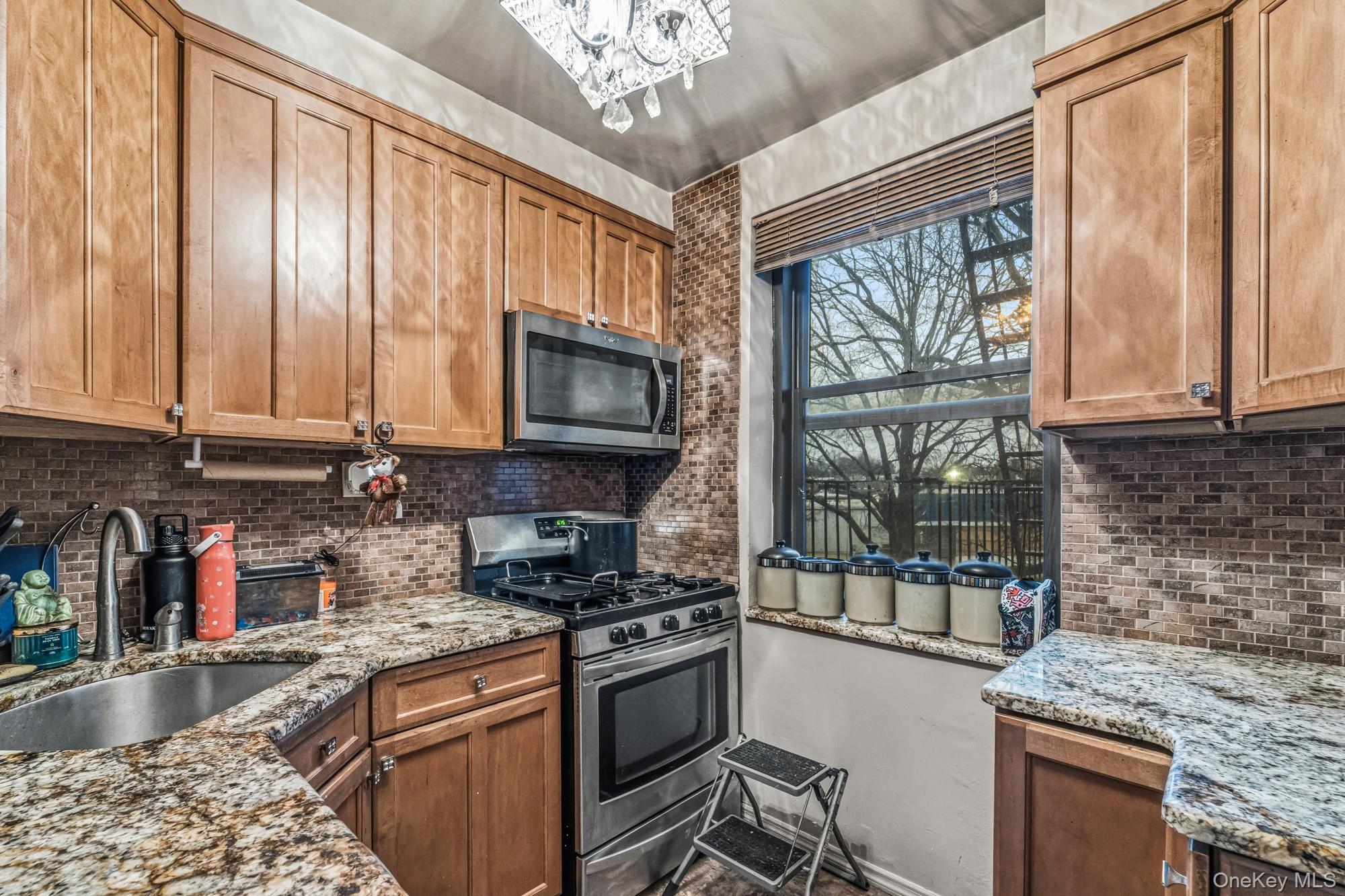 #10 photo, 14008 28th Road, कुईंस Flushing , NY 11354