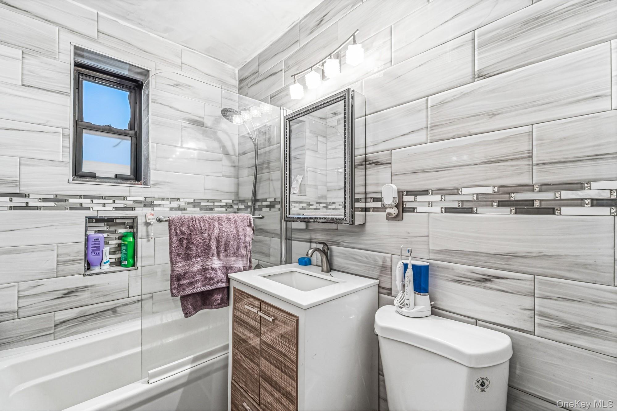 #13 photo, 14008 28th Road, कुईंस Flushing , NY 11354