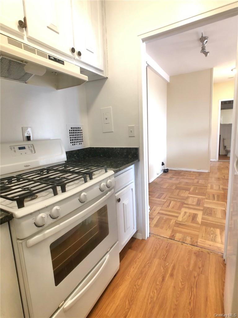 #15 photo, 10 Lake Street, White Plains , NY 10603