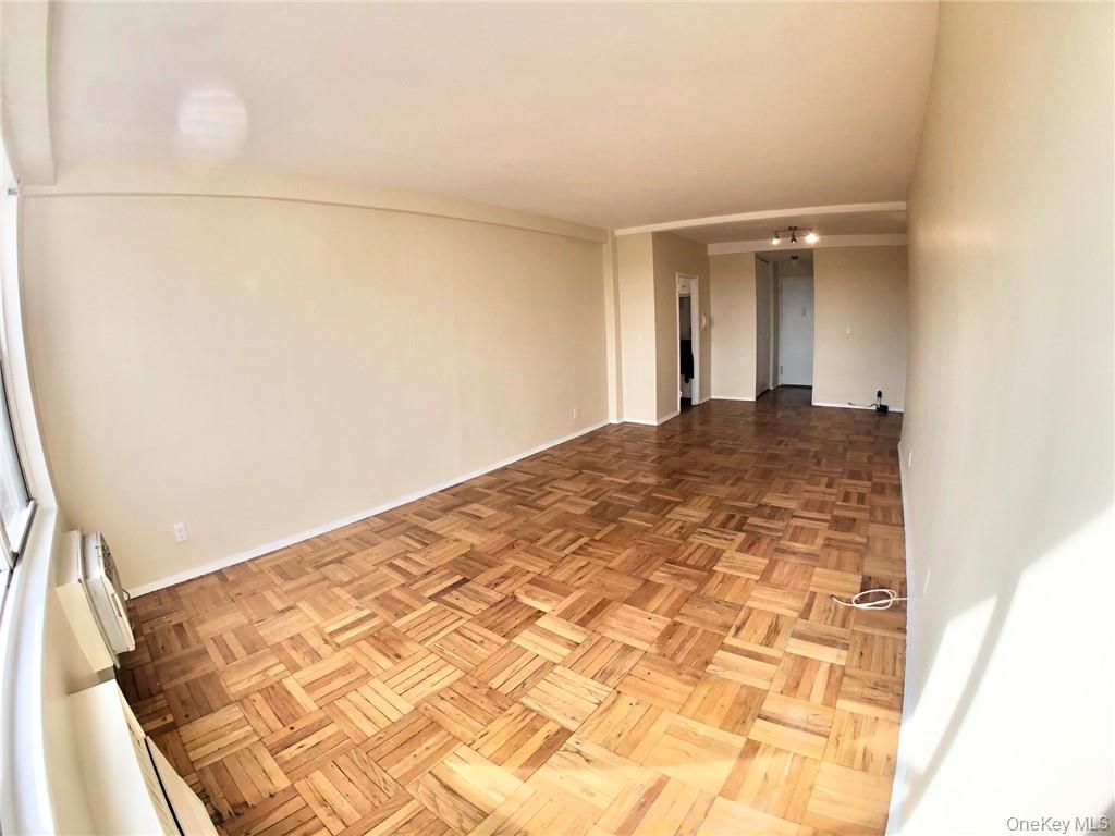 #8 photo, 10 Lake Street, White Plains , NY 10603