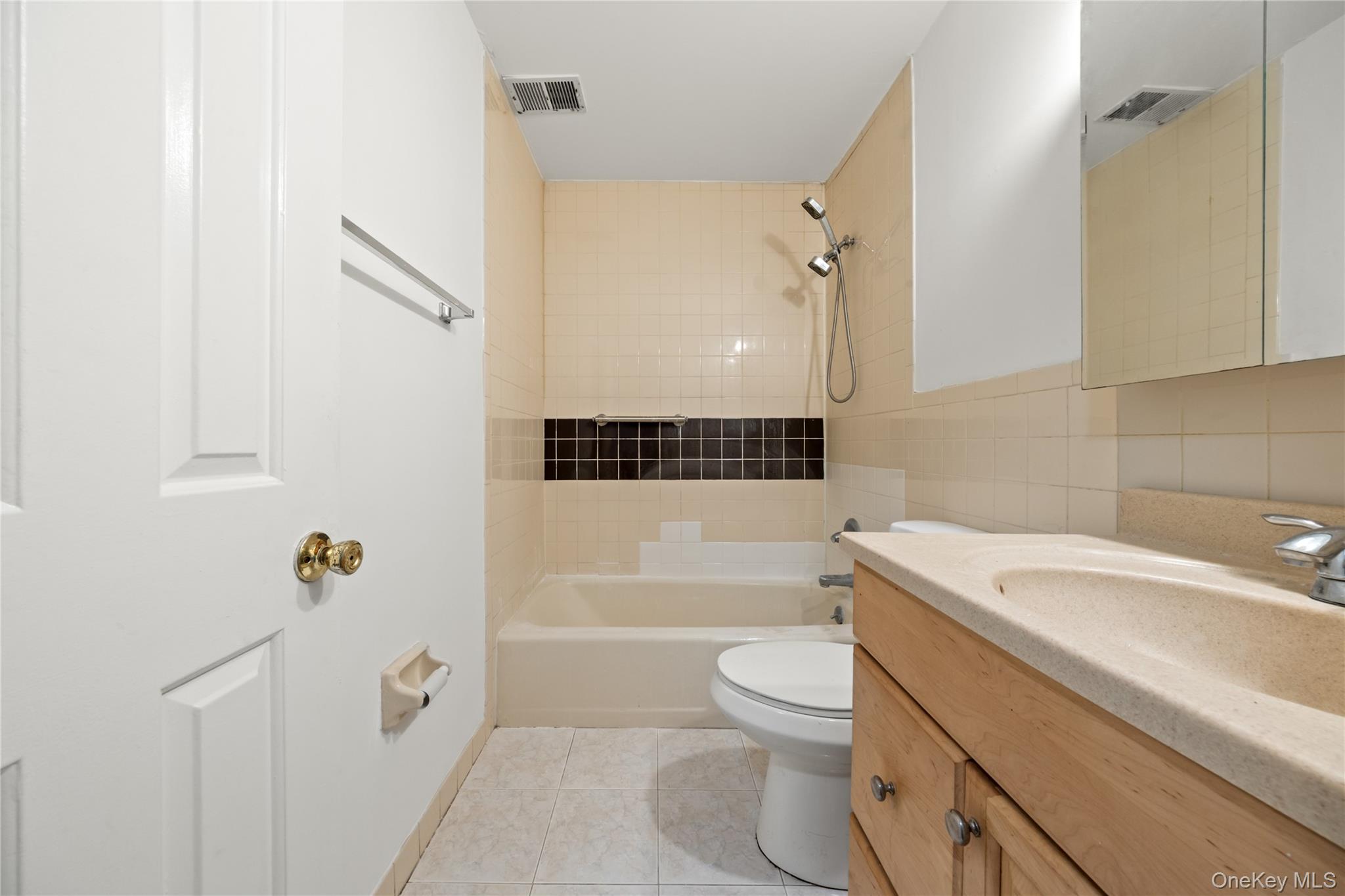 #14 photo, 402 Kennedy Drive, 紐約州 Spring Valley , NY 10977