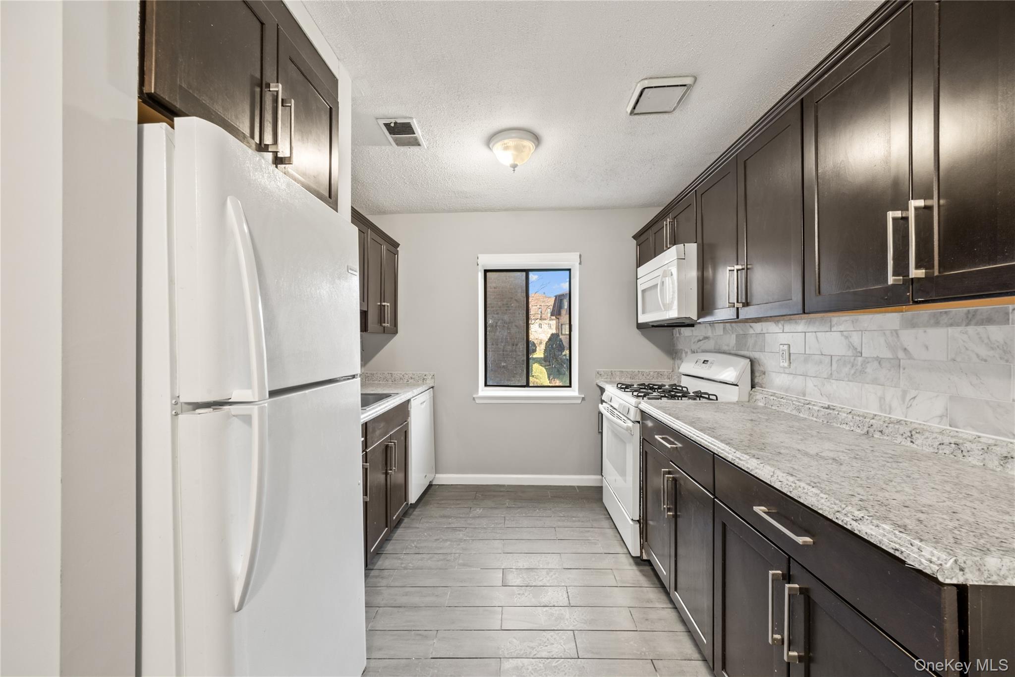 #6 photo, 402 Kennedy Drive, 紐約州 Spring Valley , NY 10977