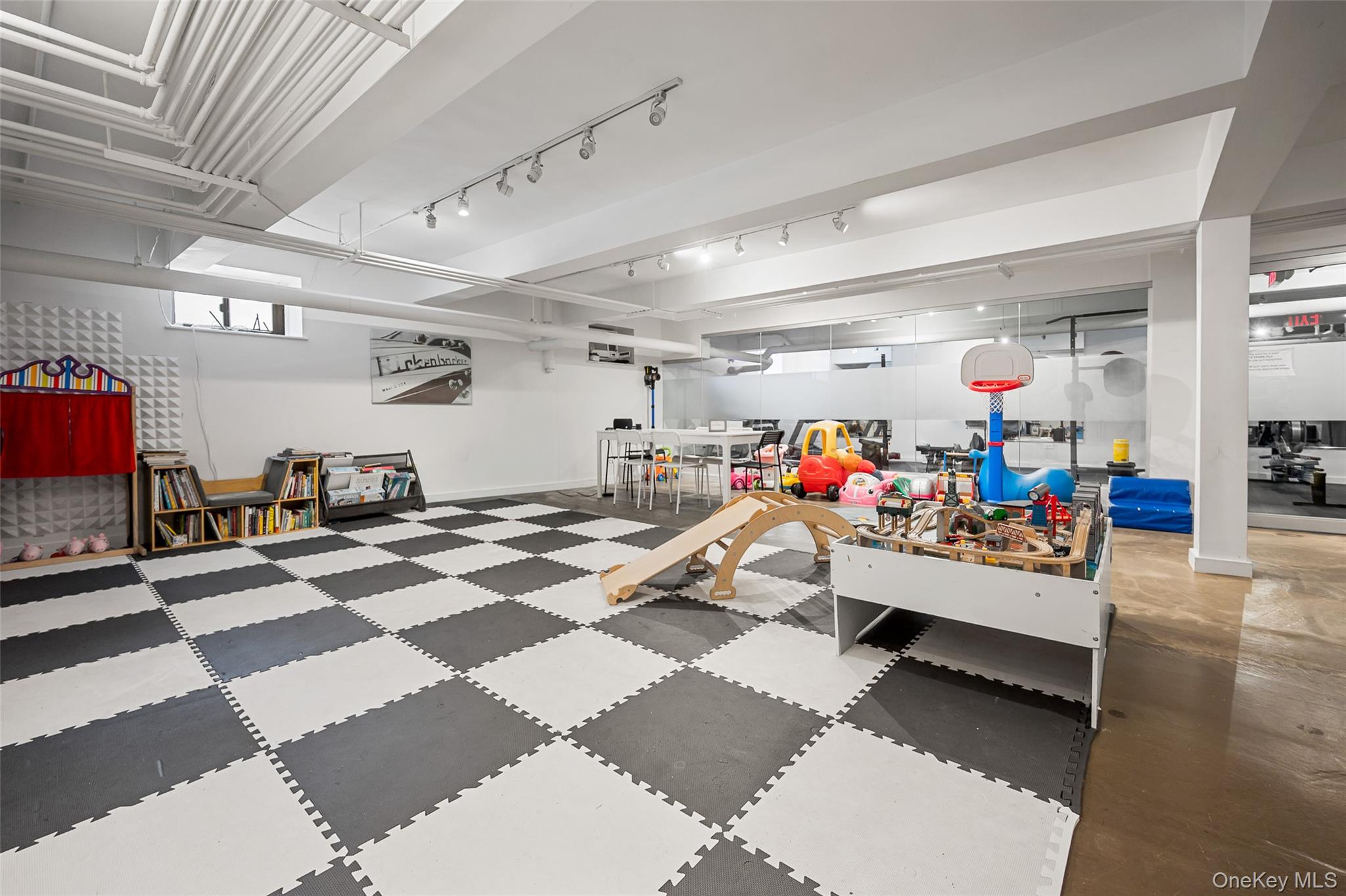 #17 photo, 385 Argyle Road, Brooklyn , NY 11218