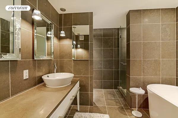 #5 photo, 340 E 23RD Street, मैनहटन Gramercy Park , NY 10010