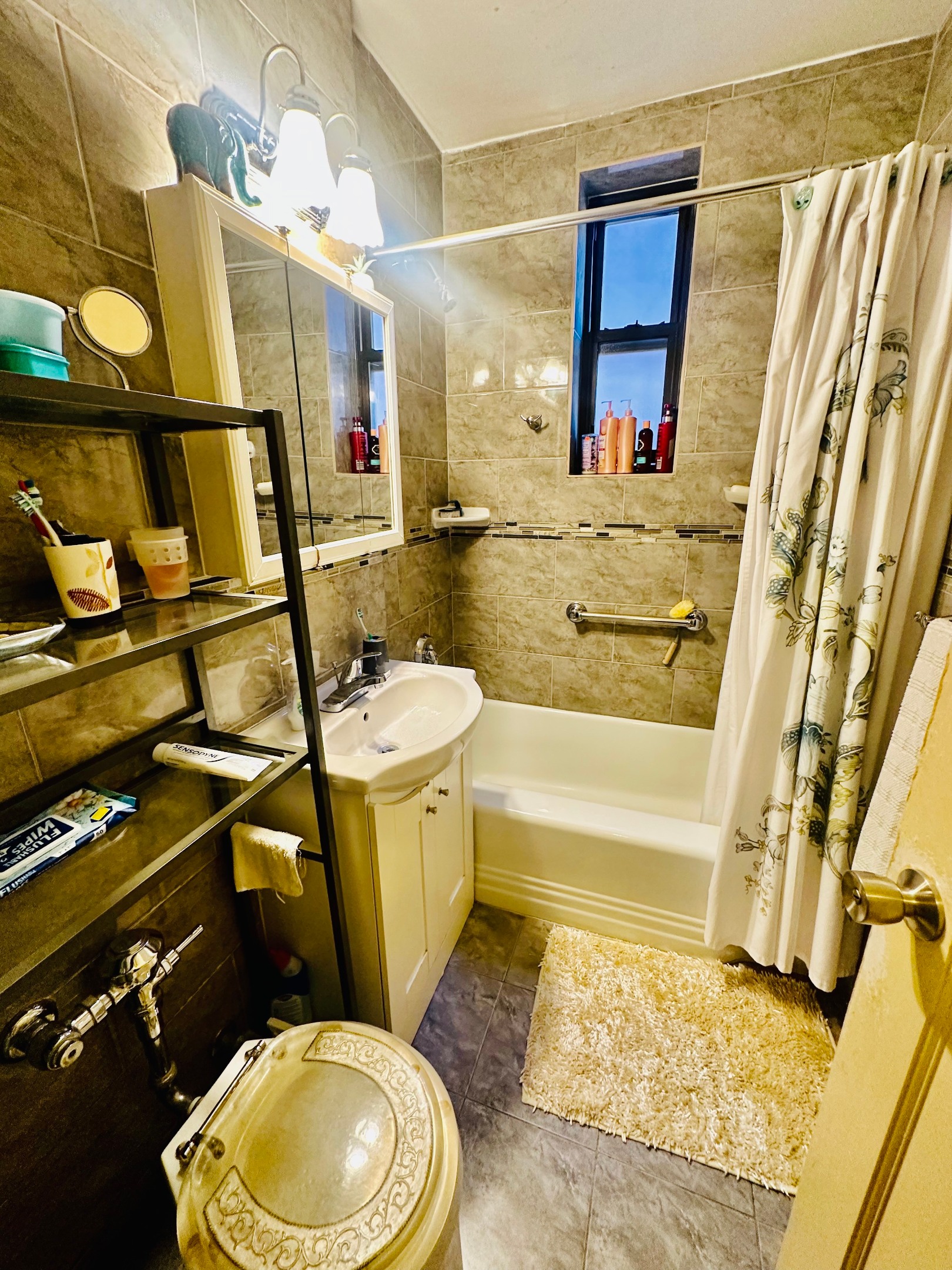 #5 photo, Bronx, ब्रोंक्स Norwood , NY 10467