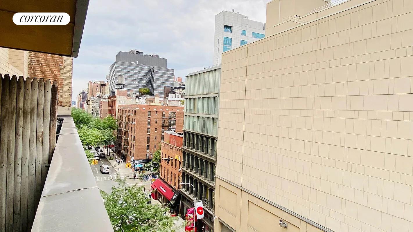 #5 photo, 52 E 13TH Street, Манхэттен ‖ Greenwich Village , NY 10003