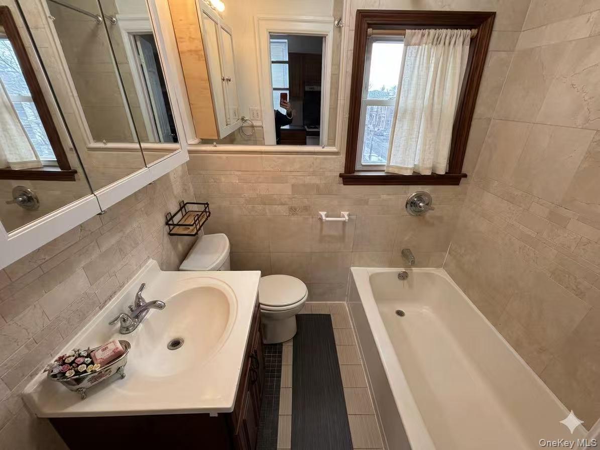 #10 photo, 126-01 18TH Avenue, 뉴욕퀸즈 College Point , NY 11356