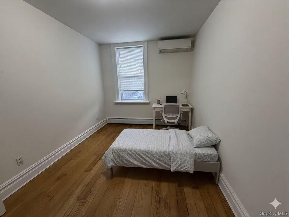 #11 photo, 126-01 18TH Avenue, 뉴욕퀸즈 College Point , NY 11356