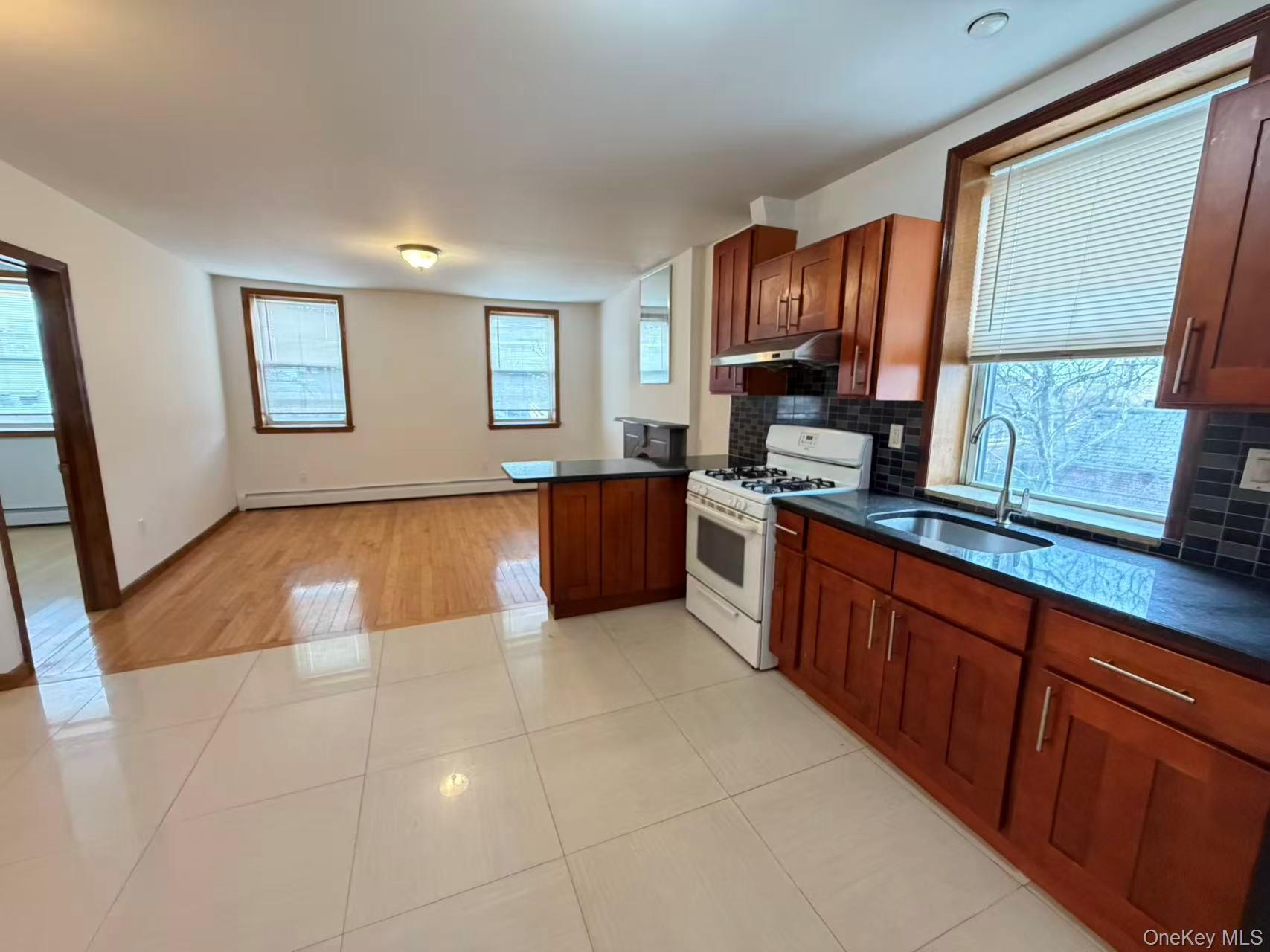 #13 photo, 126-01 18TH Avenue, 뉴욕퀸즈 College Point , NY 11356