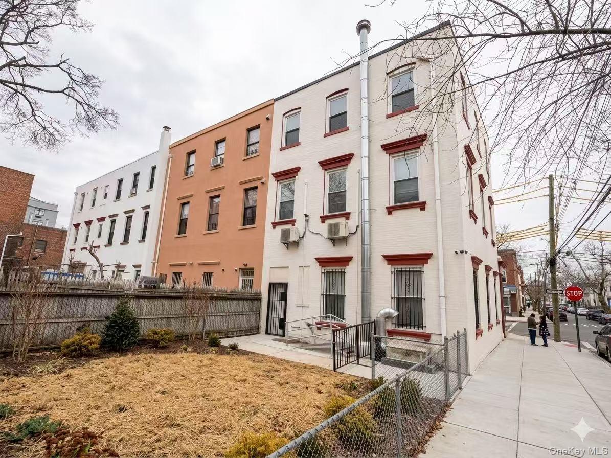 #2 photo, 126-01 18TH Avenue, 뉴욕퀸즈 College Point , NY 11356