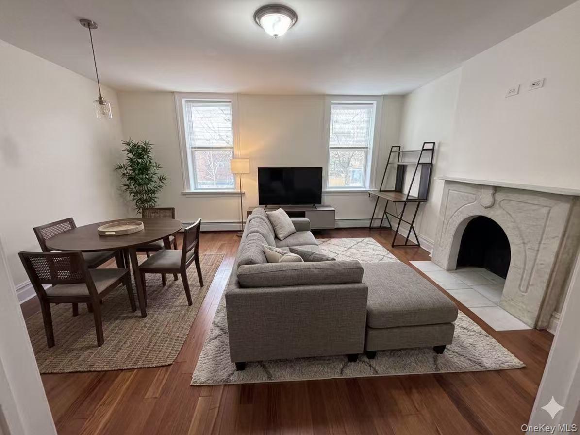 #4 photo, 126-01 18TH Avenue, 뉴욕퀸즈 College Point , NY 11356