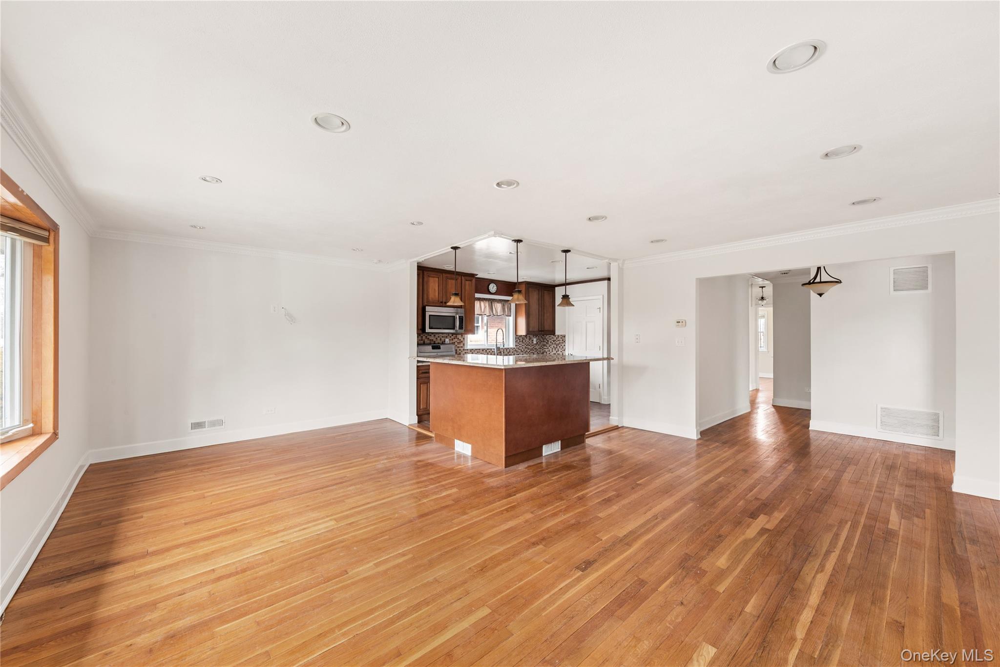 #3 photo, 2615 Clearview Expressway, Bayside , NY 11360