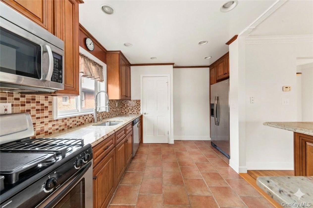 #5 photo, 2615 Clearview Expressway, Bayside , NY 11360