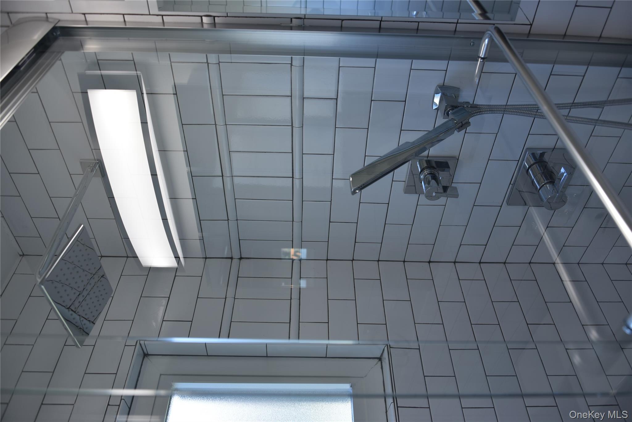 #10 photo, 55 Acre Lane, Hicksville , NY 11801