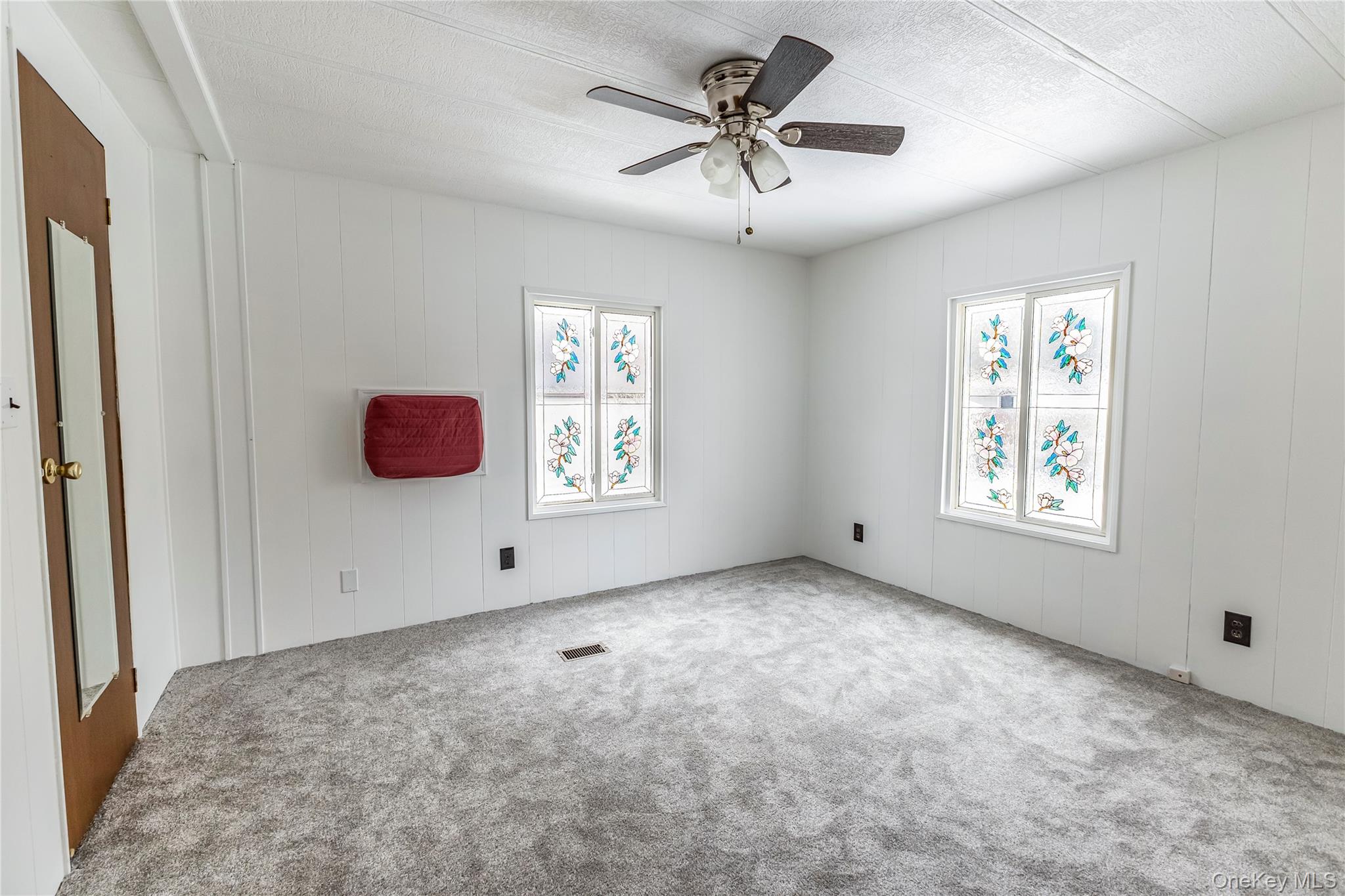 #11 photo, 525 Riverleigh Avenue, מחוז סאפוק Riverhead , NY 11901