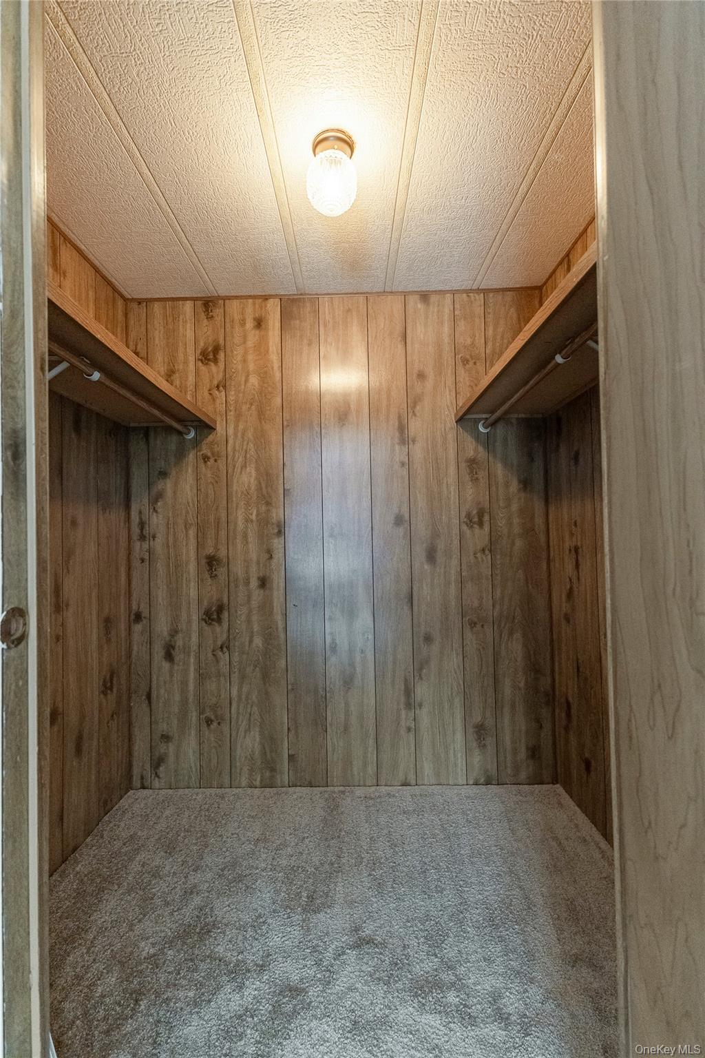 #12 photo, 525 Riverleigh Avenue, מחוז סאפוק Riverhead , NY 11901