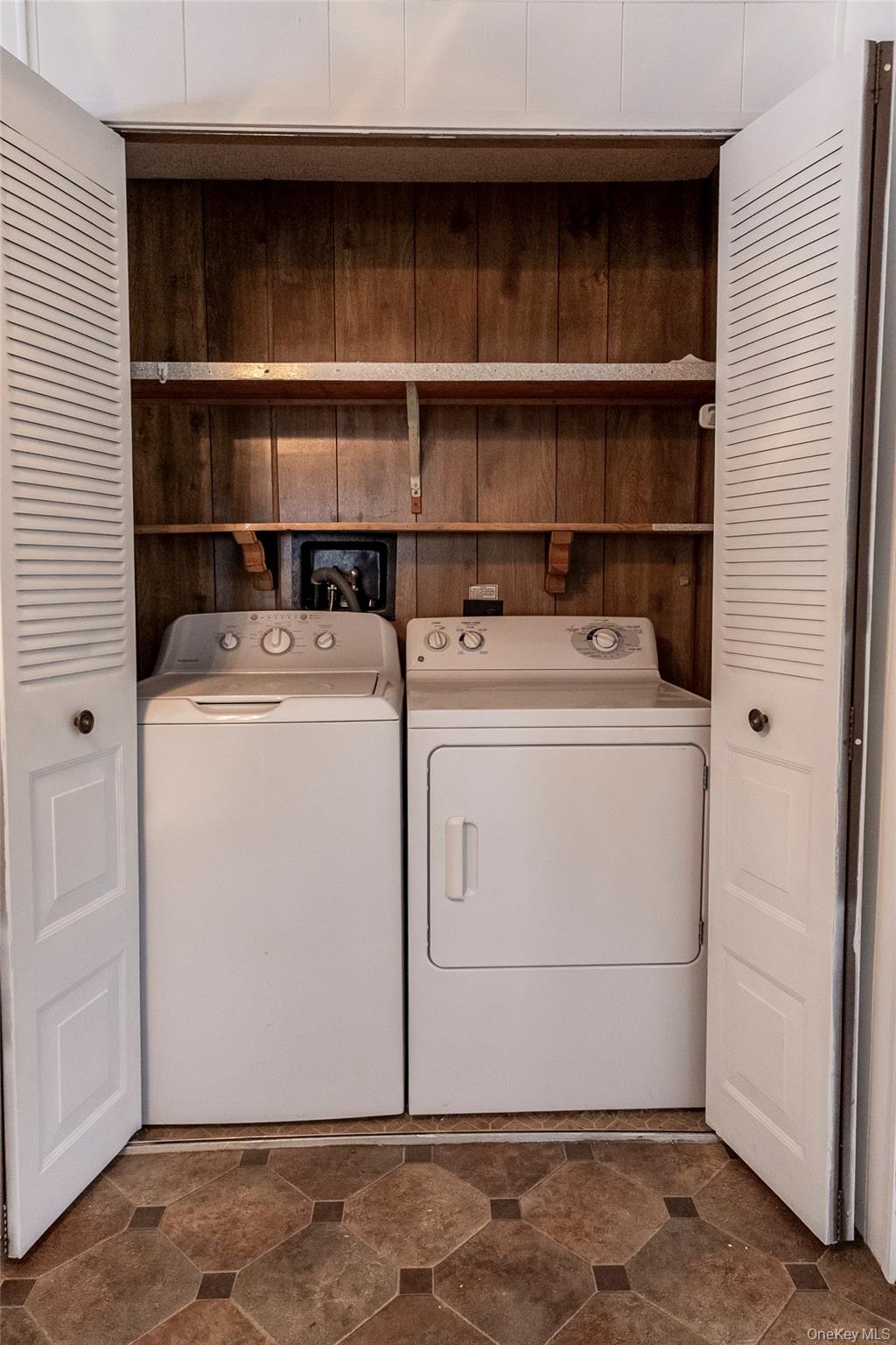 #13 photo, 525 Riverleigh Avenue, מחוז סאפוק Riverhead , NY 11901