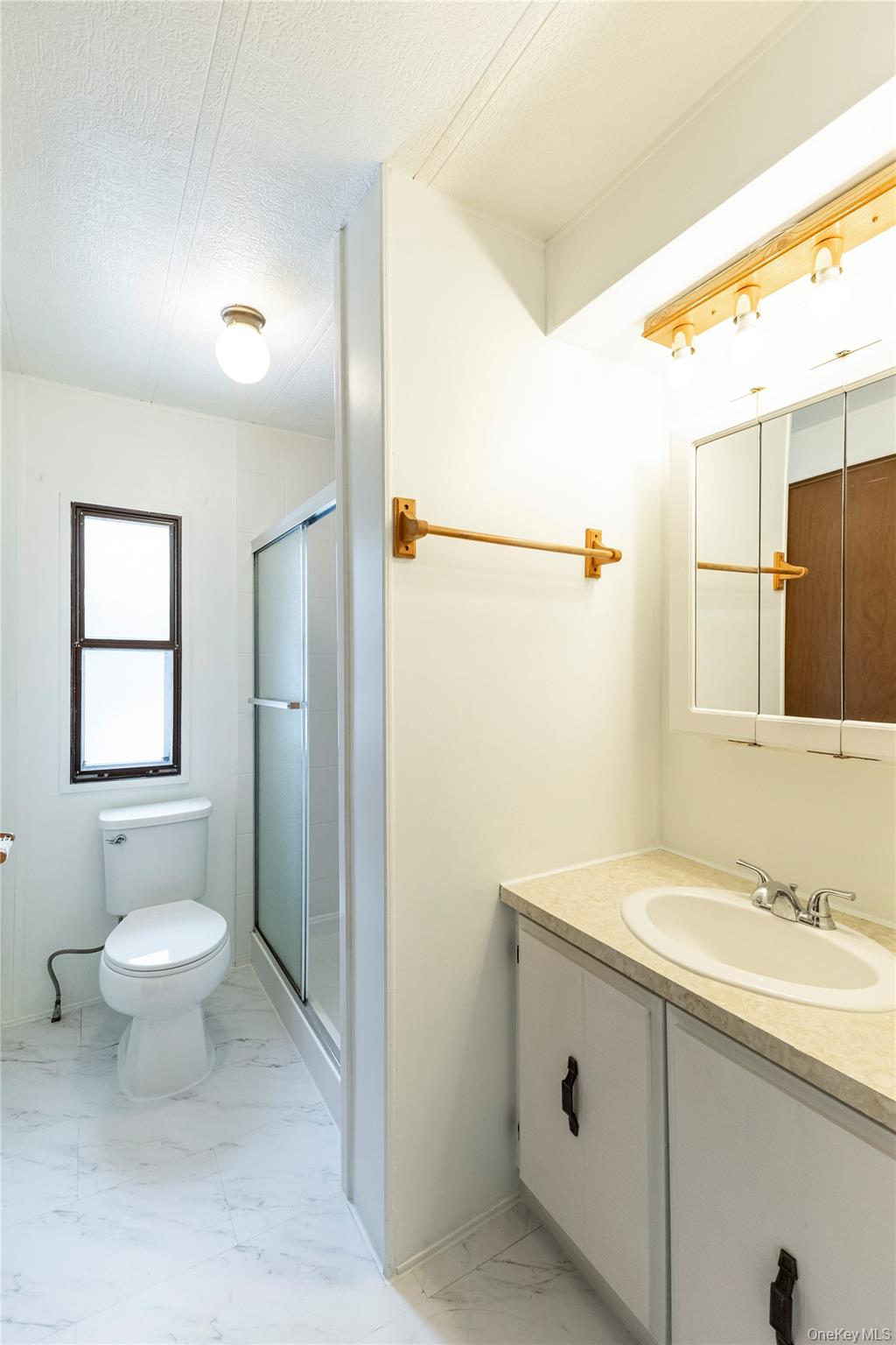 #16 photo, 525 Riverleigh Avenue, מחוז סאפוק Riverhead , NY 11901