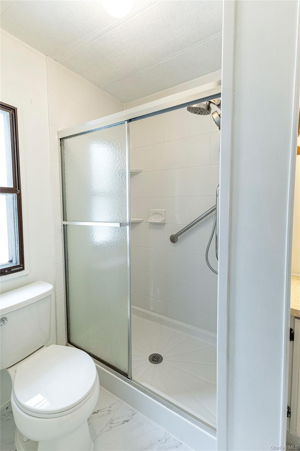 #17 photo, 525 Riverleigh Avenue, מחוז סאפוק Riverhead , NY 11901