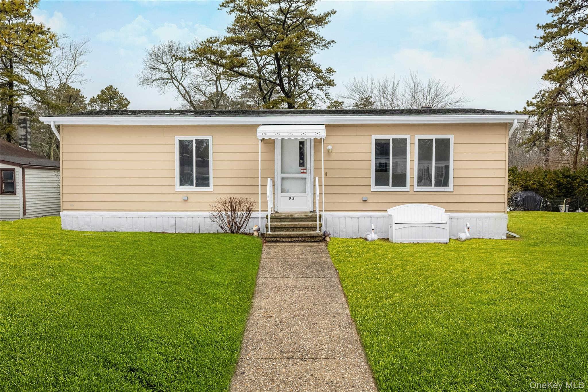 #2 photo, 525 Riverleigh Avenue, מחוז סאפוק Riverhead , NY 11901