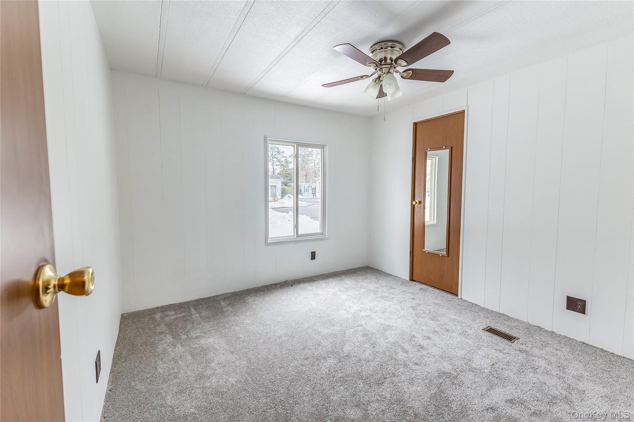 #7 photo, 525 Riverleigh Avenue, מחוז סאפוק Riverhead , NY 11901