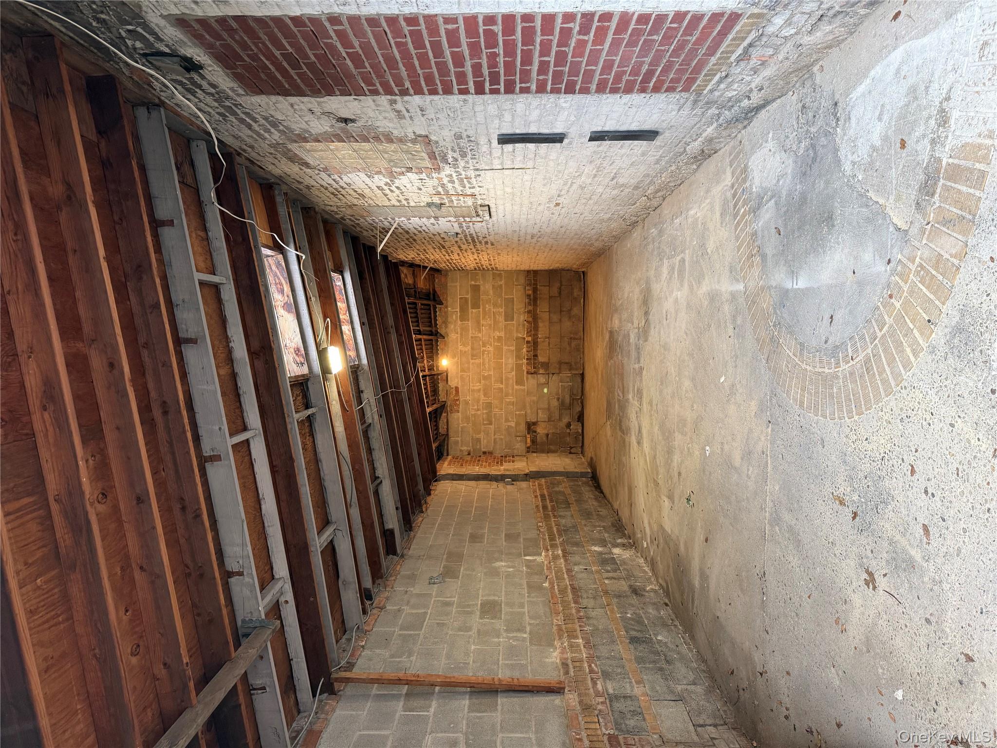 #3 photo, 40-18 25 Avenue, कुईंस Astoria , NY 11103