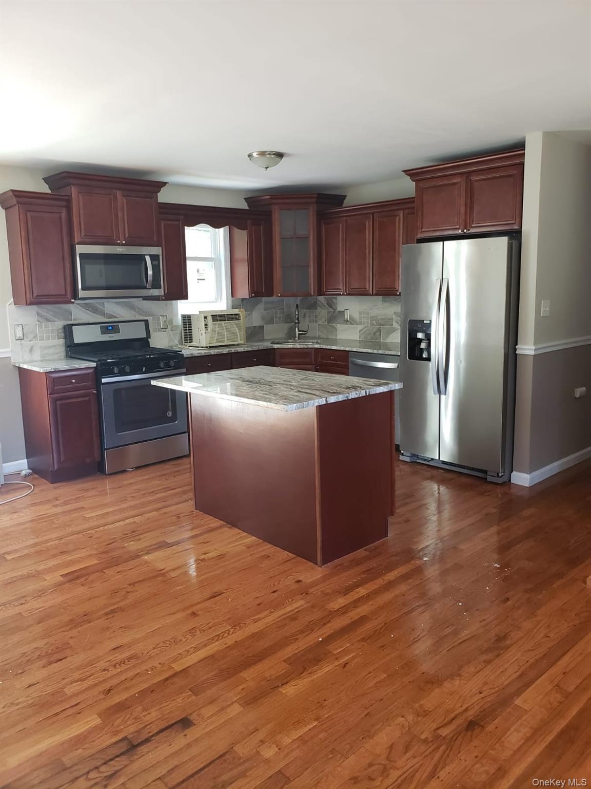 #2 photo, 167 Oakland Avenue, מחוז סאפוק Central Islip , NY 11722