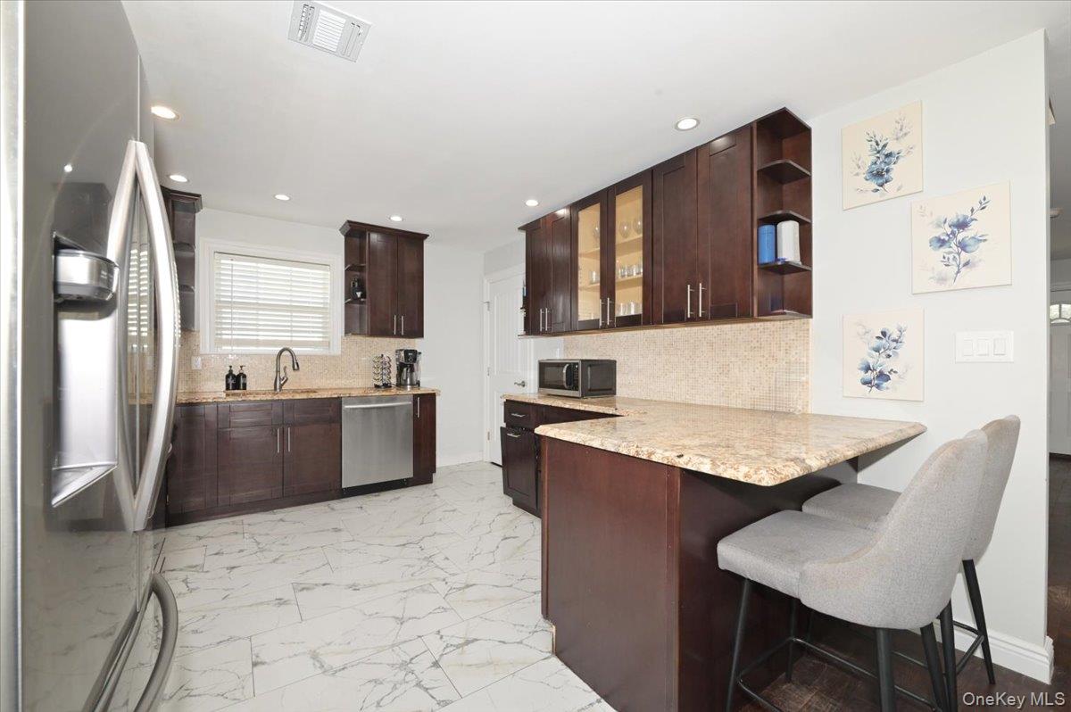 #10 photo, 556 Park Avenue, West Hempstead , NY 11552