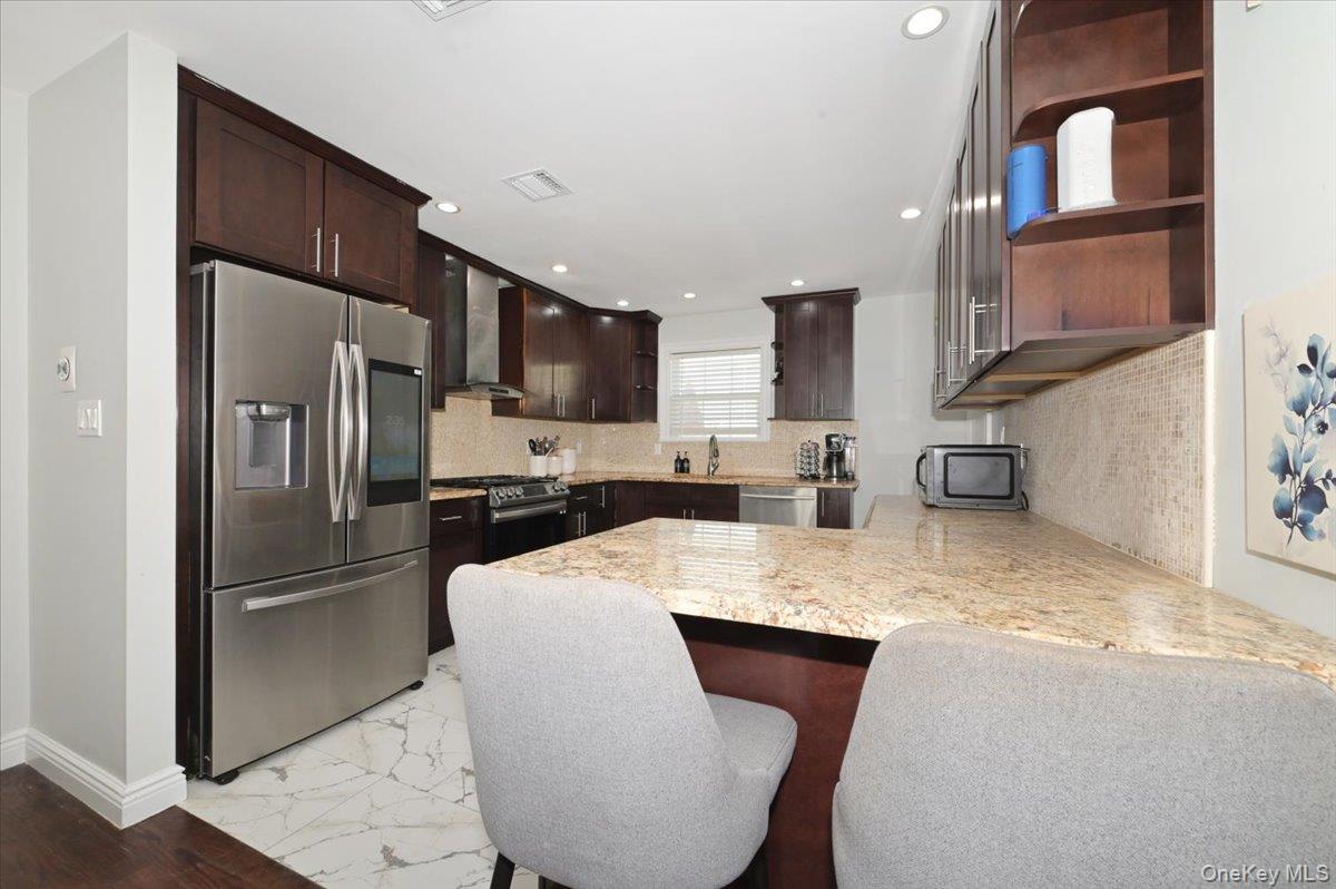 #11 photo, 556 Park Avenue, West Hempstead , NY 11552