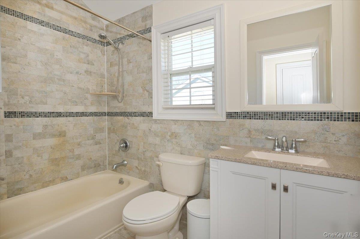 #20 photo, 556 Park Avenue, West Hempstead , NY 11552